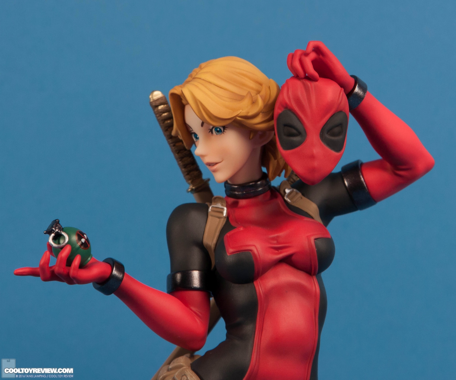 lady-deadpool-bishoujo-statue-kotobukiya-010.jpg