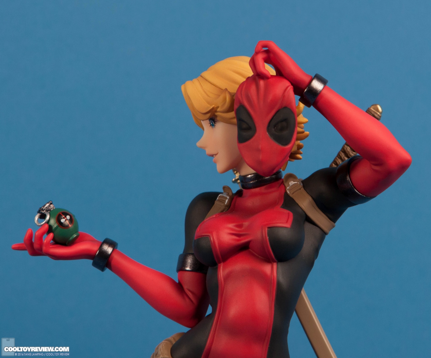 lady-deadpool-bishoujo-statue-kotobukiya-011.jpg