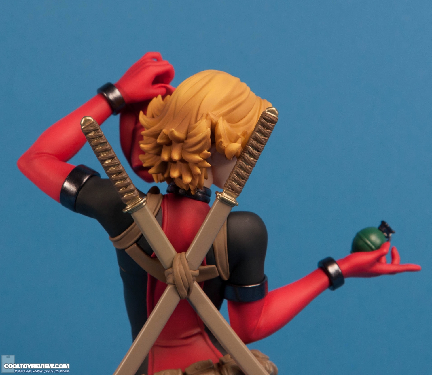 lady-deadpool-bishoujo-statue-kotobukiya-012.jpg