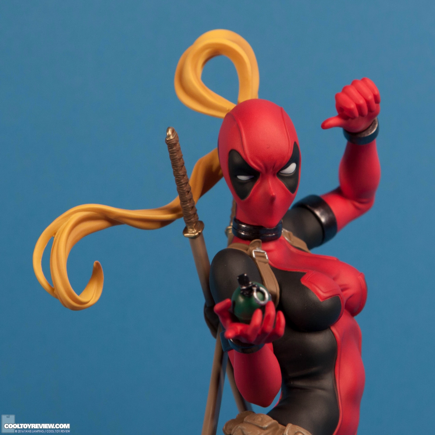 lady-deadpool-bishoujo-statue-kotobukiya-013.jpg
