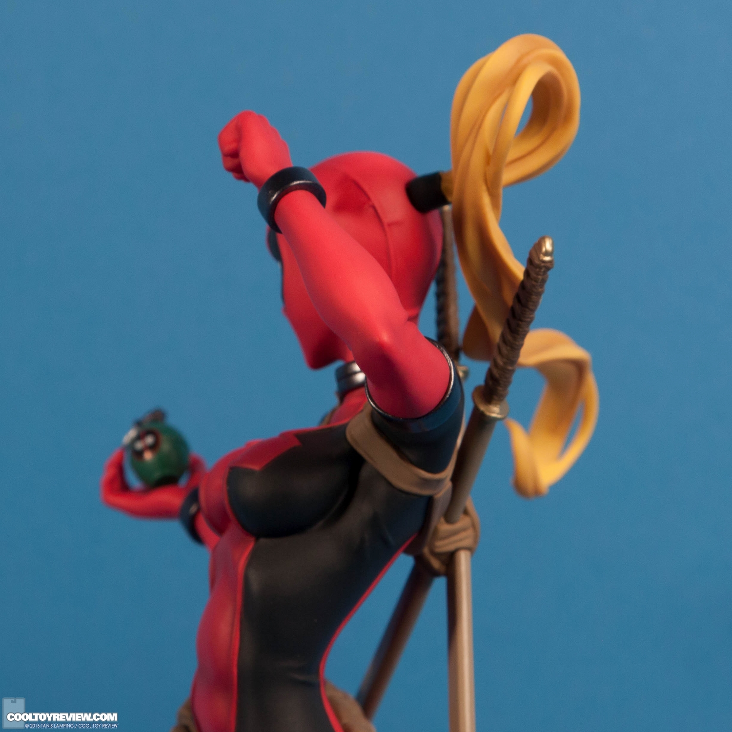 lady-deadpool-bishoujo-statue-kotobukiya-015.jpg