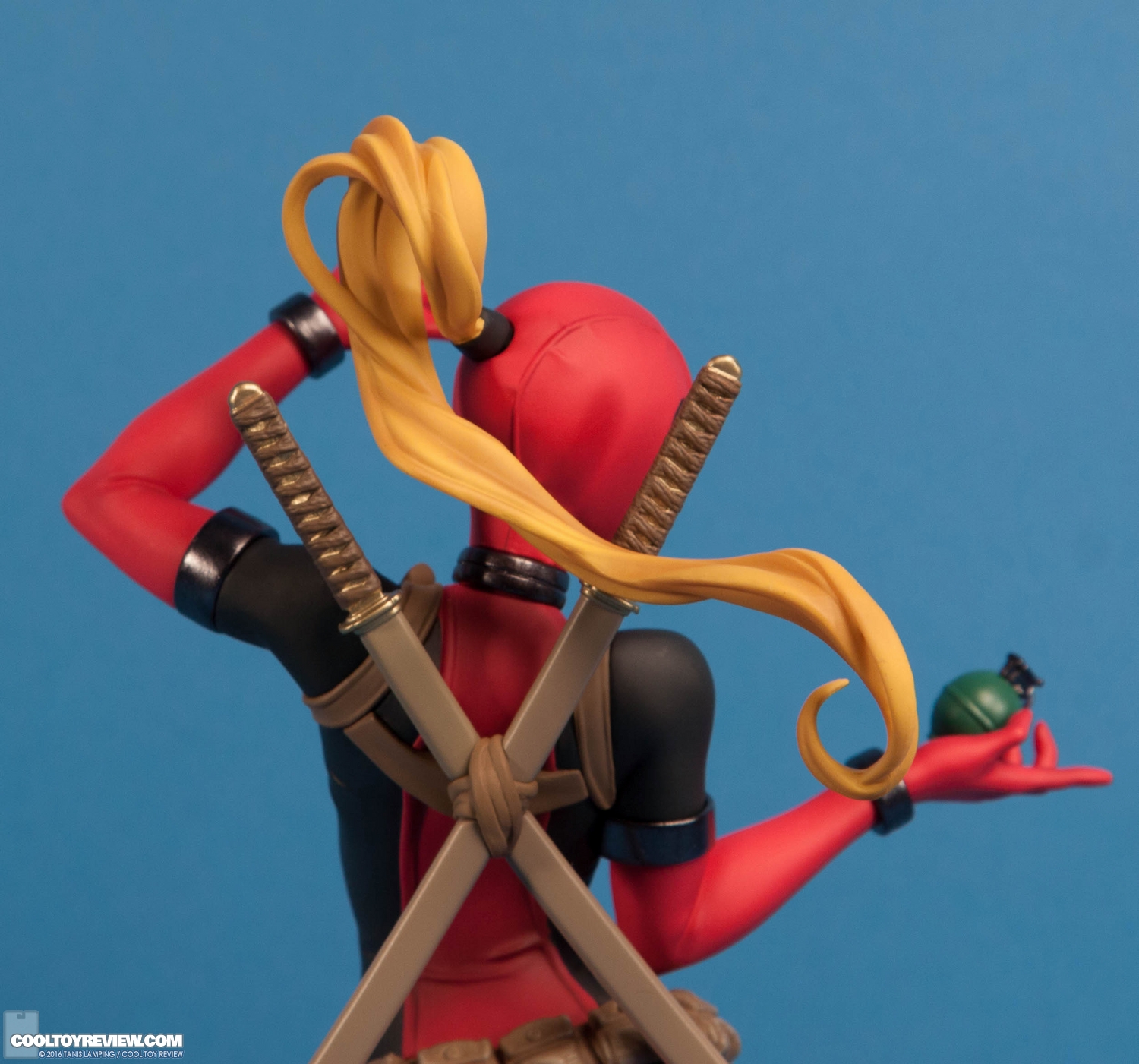 lady-deadpool-bishoujo-statue-kotobukiya-016.jpg