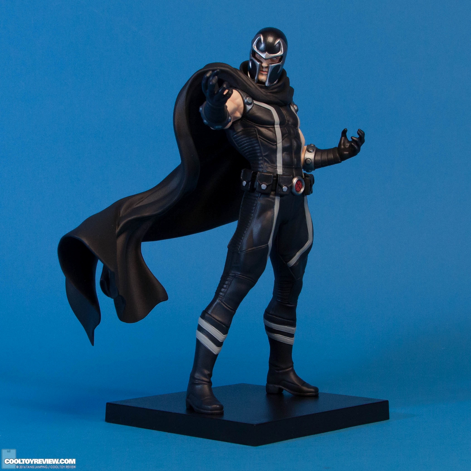 magneto-marvel-now-artfx-plus-statue-kotobukiya-002.jpg