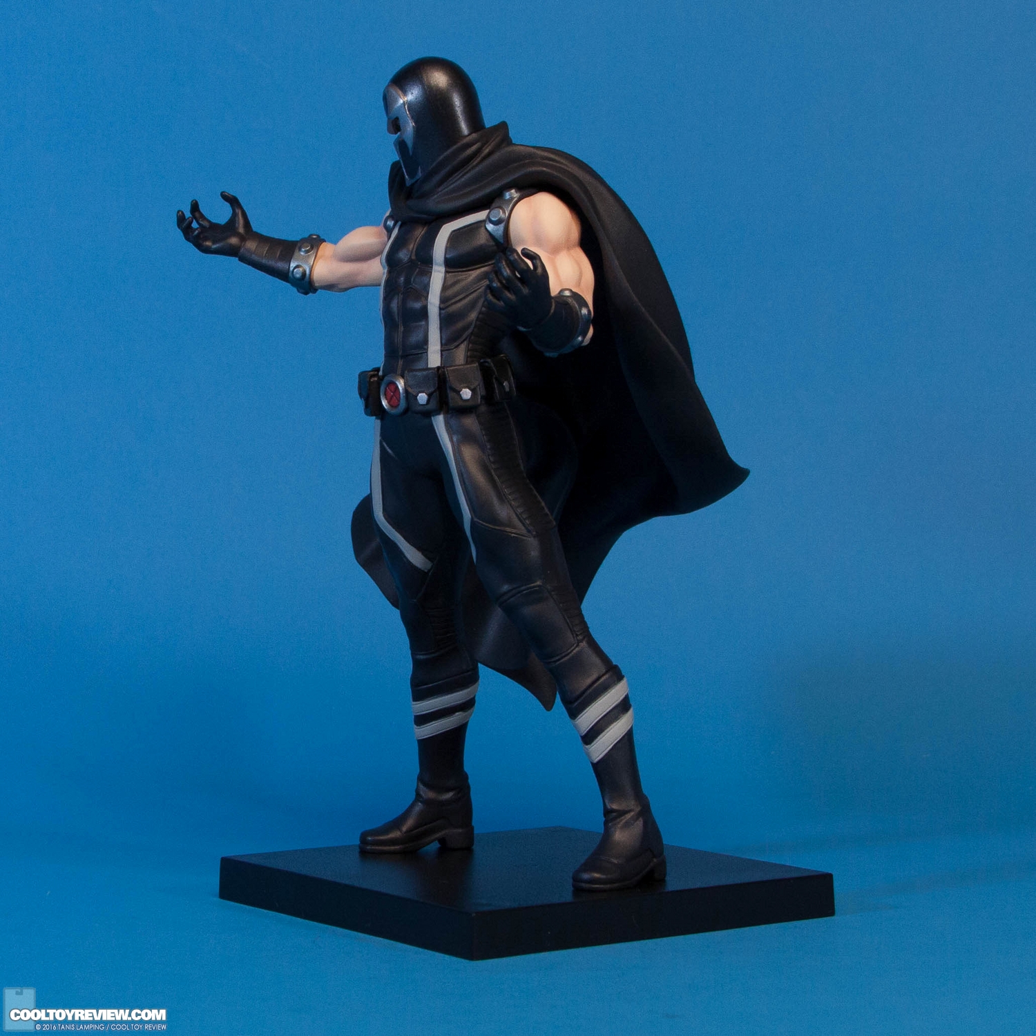 magneto-marvel-now-artfx-plus-statue-kotobukiya-003.jpg