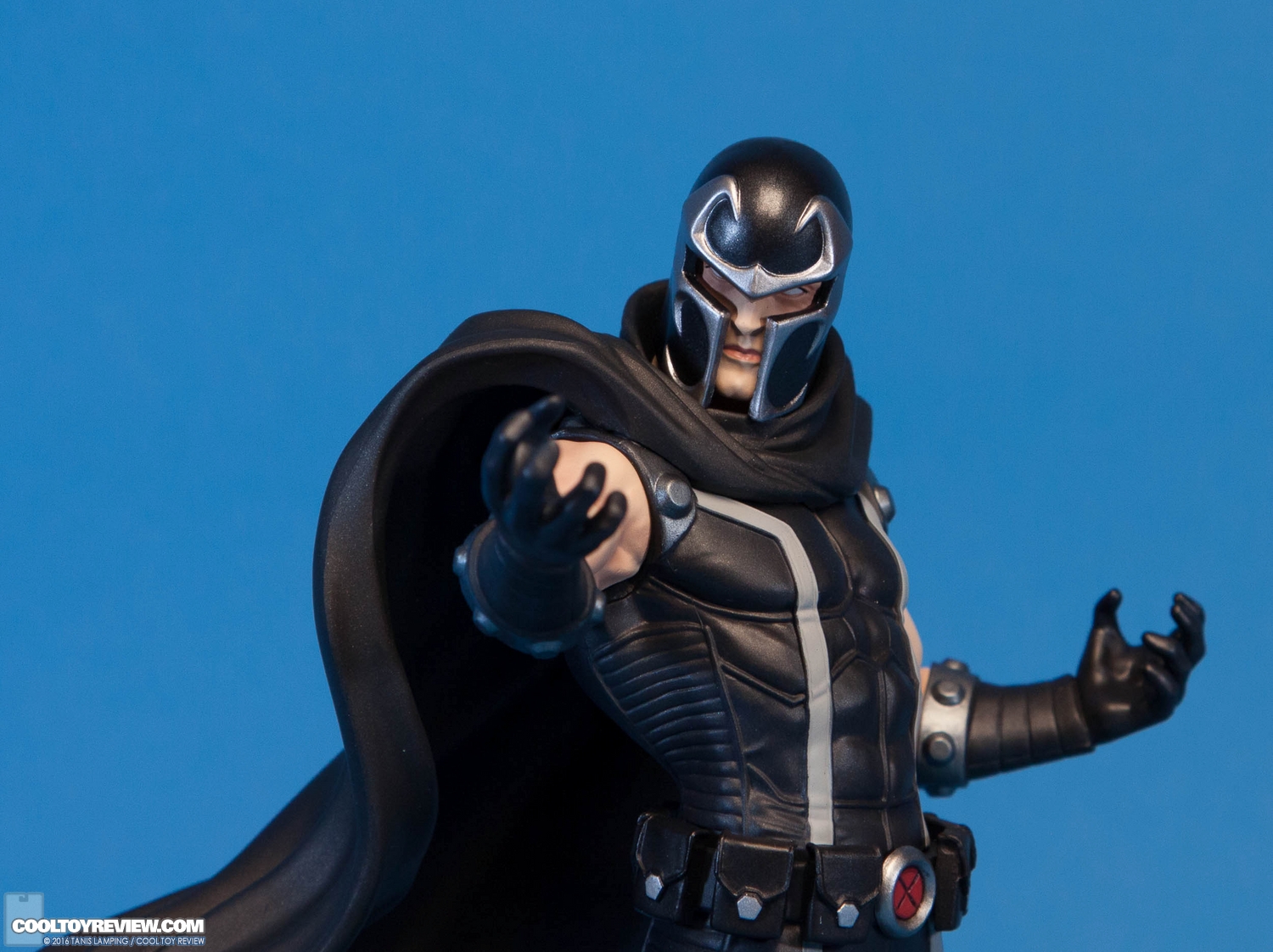 magneto-marvel-now-artfx-plus-statue-kotobukiya-005.jpg