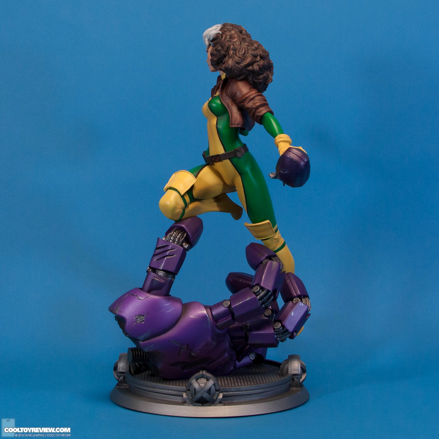 rogue-fine-art-statue-kotobukiya-005.jpg