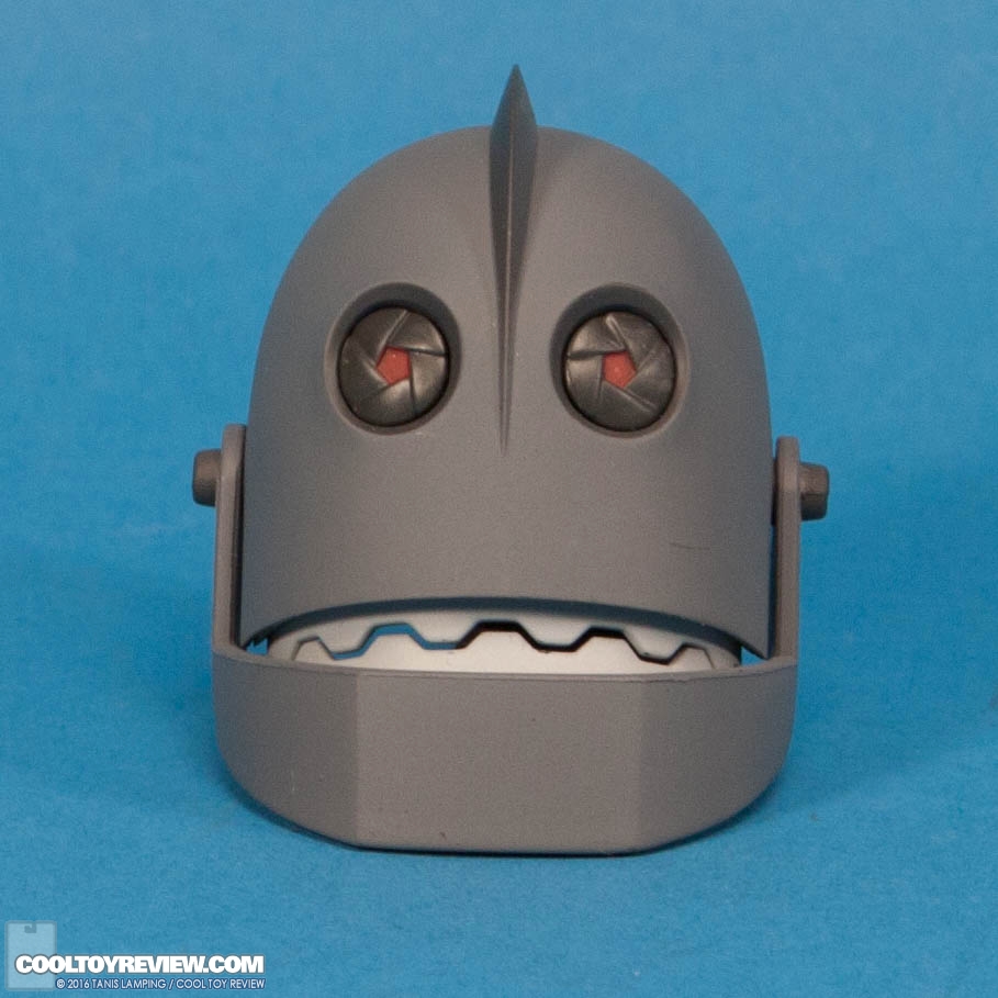 the-iron-giant-deluxe-figure-mondo-009.jpg
