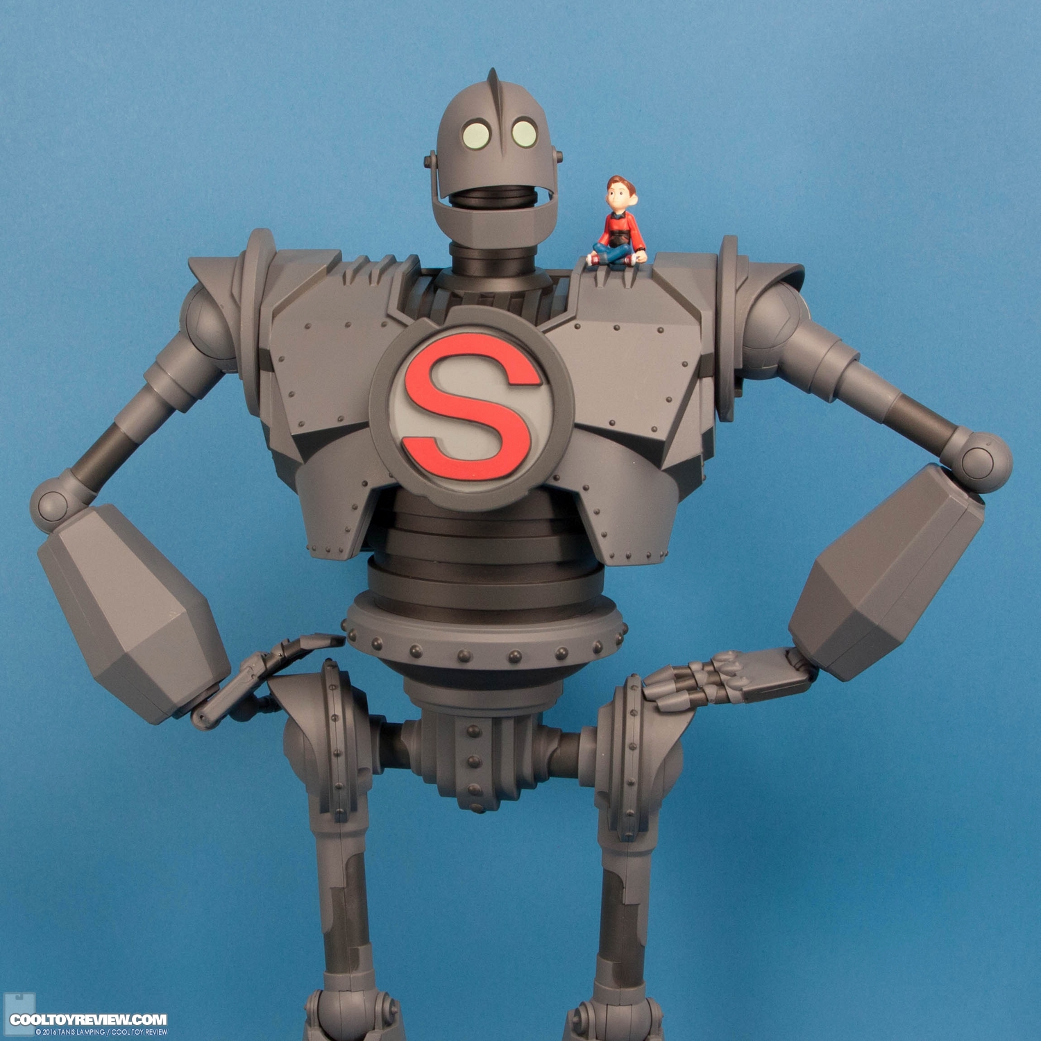 the-iron-giant-deluxe-figure-mondo-029.jpg